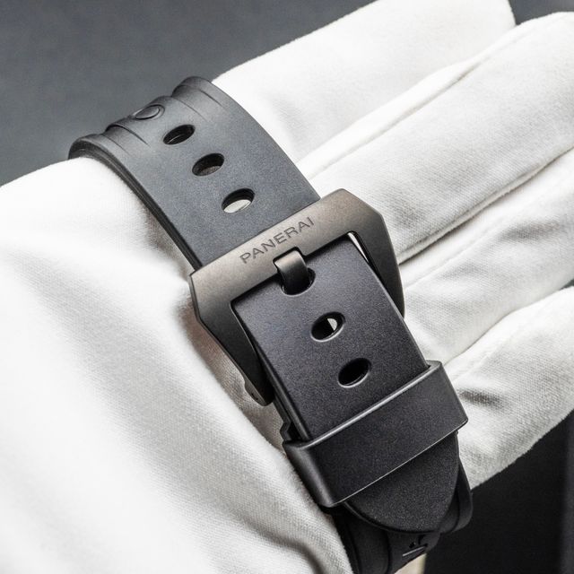 Panerai Luminor Submersible PAM00607 Image 3